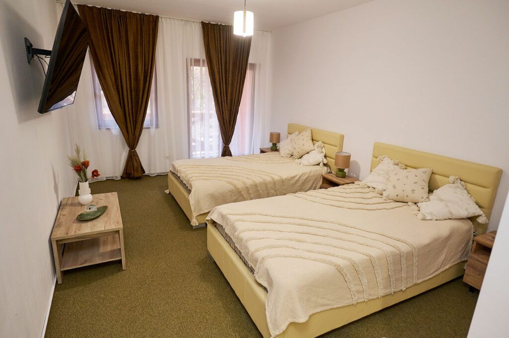 cazare transalpina camera big room la conacul radacinilor